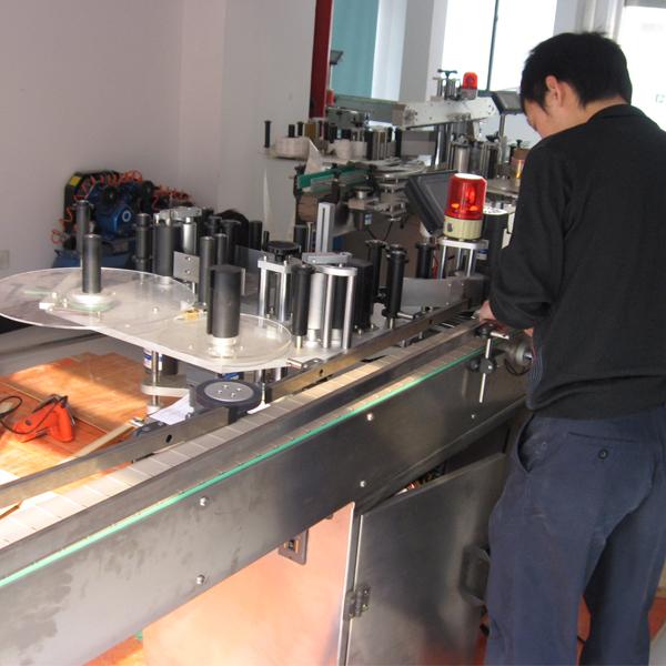 پانی کی بوتلوں کے لئے بوتل جداکار کے ساتھ سیمنز پی ایل سی خودکار لیبلنگ مشین