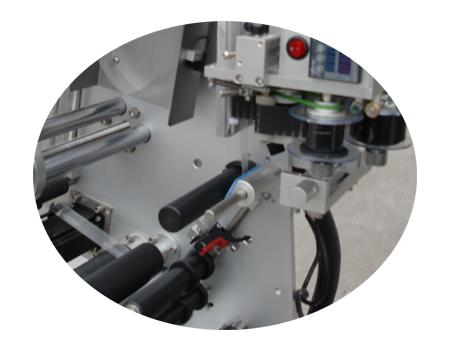 سرٹیفکیٹ ڈبل پرت لیبل اسٹیکر کے ساتھ 10ML چھوٹی بوتل لیبلنگ مشین