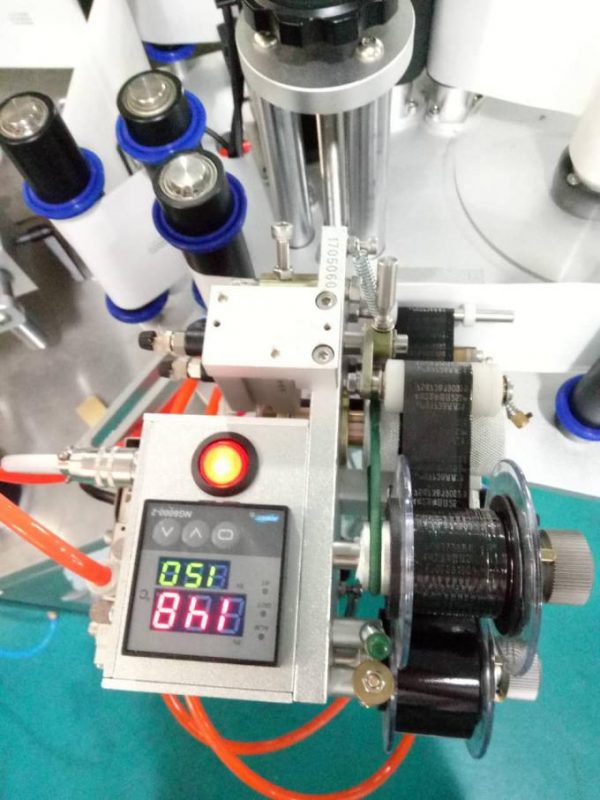 پیجنگ ڈیوائس اور کوڈنگ مشین کے ساتھ لیبل خودکار ڈبل سائیڈ اسٹیکر لیبلنگ مشین