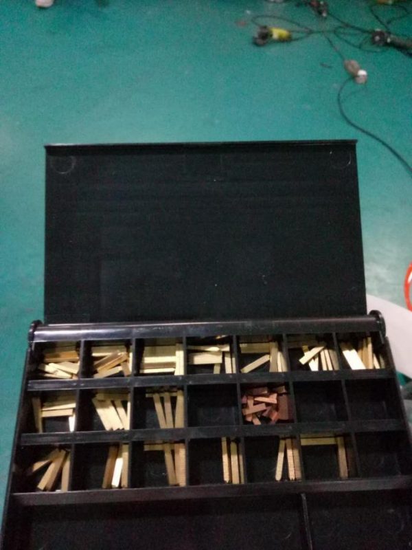 پیجنگ ڈیوائس اور کوڈنگ مشین کے ساتھ لیبل خودکار ڈبل سائیڈ اسٹیکر لیبلنگ مشین