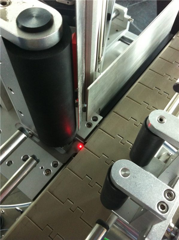 ایپل / اورنج / انگور کا رس گول بوتل اسٹیکر لیبلنگ مشین بیوریج فیلڈ