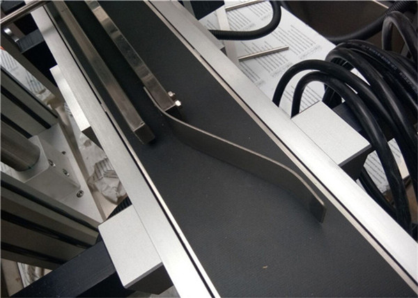 پلاسٹک خالی لفافہ بیگ لیبلنگ کے ل Full مکمل خودکار ٹاپ لیبلنگ مشین