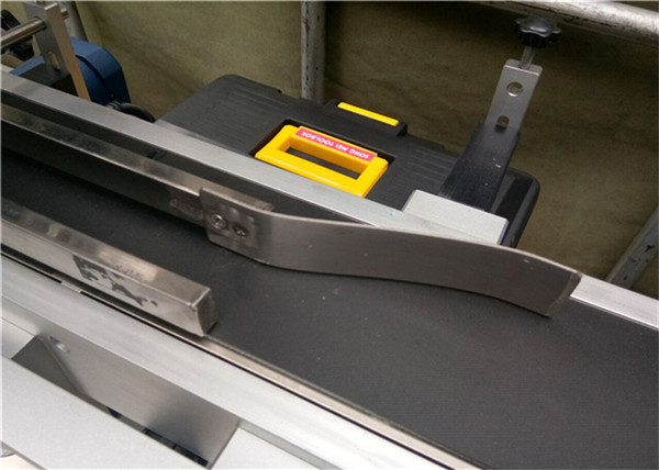 بیوریج / ڈرنکس / ڈیلی کیمیکل / میڈیسن کے لئے سی ای ٹاپ لیبلنگ مشین