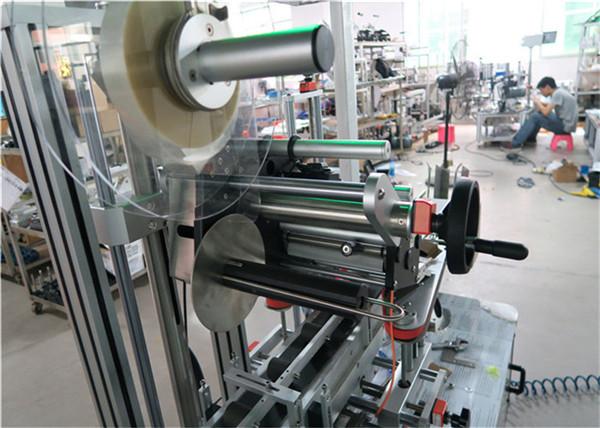 کنویر / ٹاپ لیبلنگ آلات کے ساتھ آٹو ٹاپ لیبلنگ مشین فلیٹ سرفیس لیبل ایپلیکیٹر