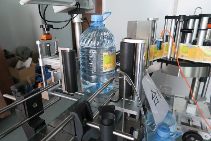 5 ایل پینے کے پانی کی بوتل اسٹیکر لیبلنگ مشین ، خود چپکنے والا لیبل چپکی ہوئی مشینری