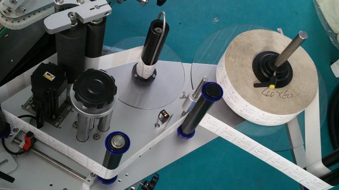 اوول بیگ اور بوتلوں کے لیبل اسٹیکر ایپلیکیٹر ، لمبے کنویر کے ساتھ خود چپکنے والی لیبل پرنٹنگ مشین