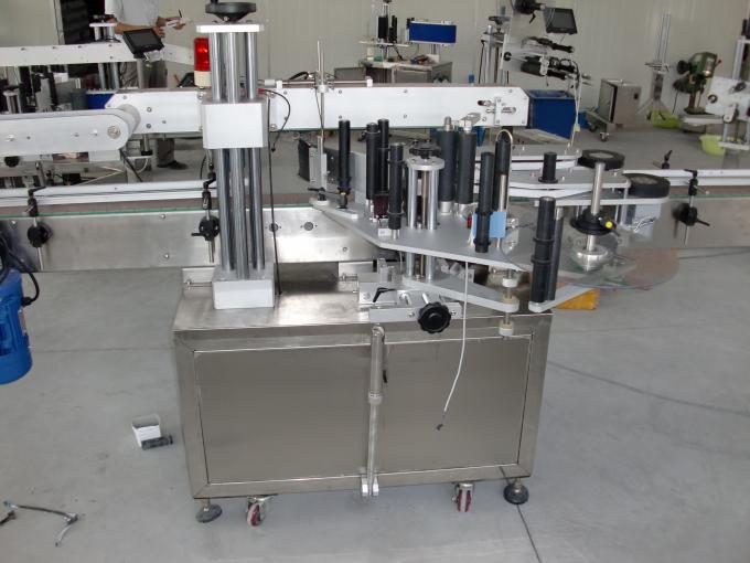 پلاسٹک اور شیشے کی بوتلیں PLC خودکار ڈبل سائیڈ اسٹیکر لیبلنگ مشین امدادی موٹر کو کنٹرول کرتی ہیں