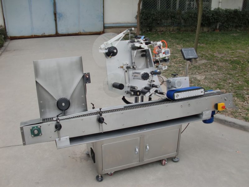 چین کنویر موٹر HY برانڈ شیشی لیبلنگ مشین ، الیکٹرانکس سپلائر کے لئے 7 ویں بیٹری لیبل اسٹیکر مشین