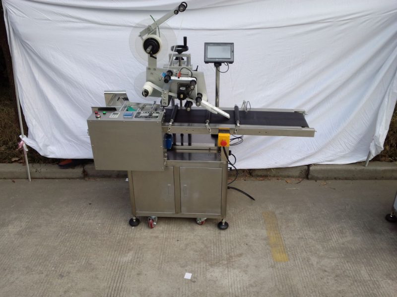 ٹیلٹا معروف برانڈ سپلائر کے ذریعہ چین ہینڈ بیگ پیپر فلیٹ سطح لیبل ایپلیکیٹر سرو موٹر