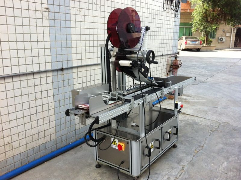 چین الیکٹرک ڈرائیو ٹاپ لیبلنگ مشین ، سیلف چپکنے والی اسٹیکر لیبلنگ مشین سپلائر